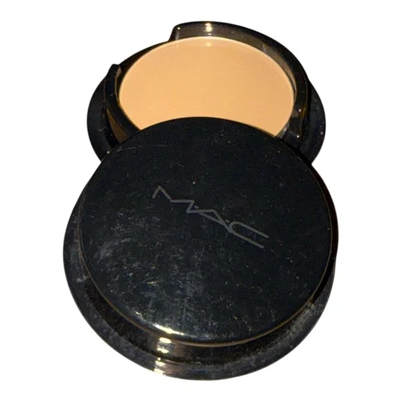 MAC Cosmetics Compact Powder Refill Medium Plus - Picture 2 of 4